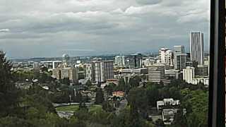 preview picture of video 'Portland Aerial Tram - city views all around'