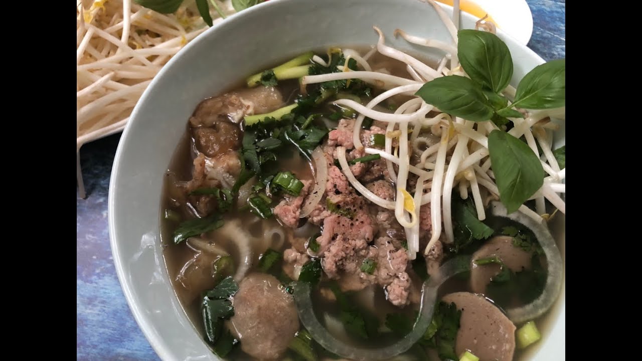 Instant Pot Pho Tai Bo Vien (Pho w/Rare Beef & Meatballs)