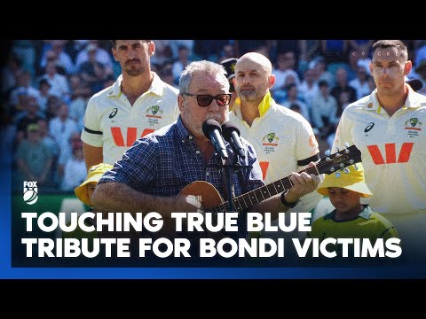 John Williamson - True Blue at the Adelaide Oval in Bondi tribute 💙 | Fox Cricket | The Ashes