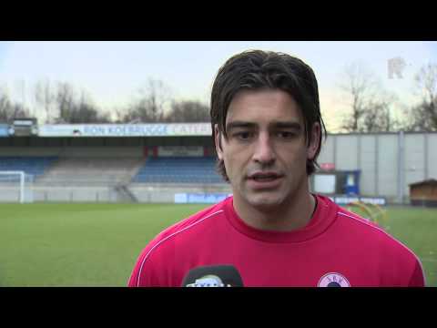 Verdediger Sander Fischer in gesprek met Dennis van Eersel