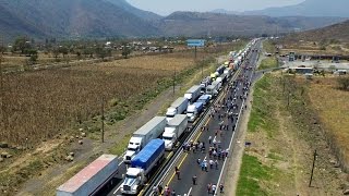 Habitantes de Soledad Atzompa exigen la construcción de un hospital y obras