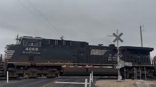 BNSF 6951 Manifest Train with NS and SD40-2 North - W. Sargent Road Railroad Crossing, Lodi CA
