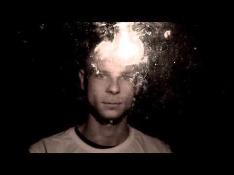 JUSO (satira),KOMMA & BUYMORE - Svetlo v tme (Official video 2014)