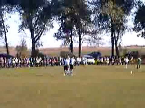 2005.10.09 Sęp Żelechów - Sadownik Błędów:  strzał Przemysława Rodaka