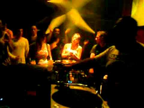 jp sgalia vinyl set@ club pacha 23/10/10 (8)