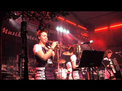 Die Oberkrainer Polka Mädels "Na autocesti - Auf der Autobahn"  (S.u.V. Avsenik)