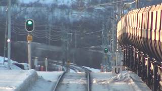 preview picture of video 'IORE 112 (Sweden) crossing at Abisko Östra'