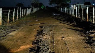 O CAÇADOR E A COISA NA MATA.