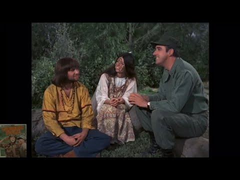 Gomer Pyle (Jim Nabors) sings Blowin’ In The Wind