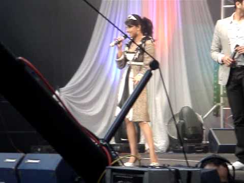 Priyanka Chopra With Mutz @ Zee Carnival 2007