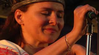 Emilíana Torrini - Birds (Drangeyjarhátíð 2015)