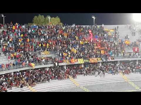 Lecce - Trapani: il tifo della curva nord sotto il diluvio