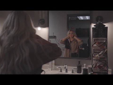 Alana Springsteen - look i like (Official Lyric Video)