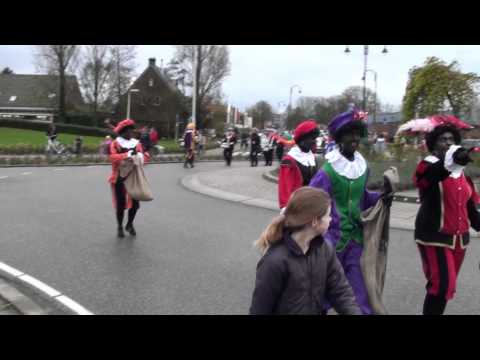 Sinterklaasintocht Hellevoetsluis, aankomst rotonde A.I. laan ,13.11.2010