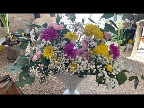 Glenny the Turtle Update and a Flower Arrangement in a Vintage Fenton Glass Hobnail Vase!!🌸🌺🌸🌺