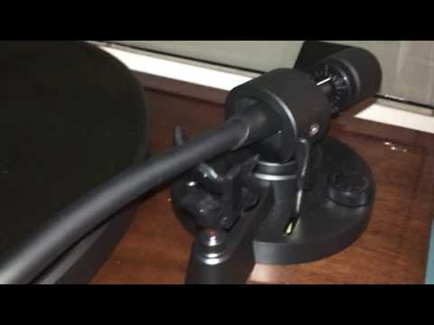 Fluance RT 81 record player in action!