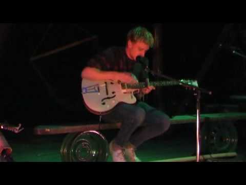 6611 Nico Hayes - Esta Libre.flv