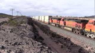 preview picture of video 'Needles sub - BNSF - Ash Hill - intermodal train.'