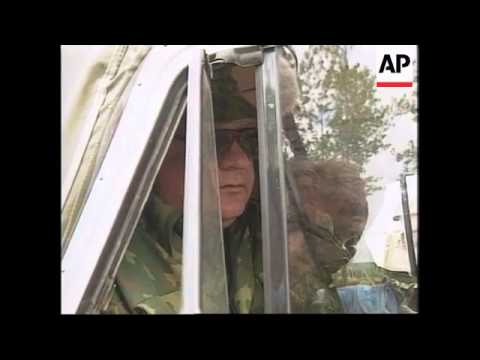 YUGOSLAVIA: KOSOVO: PRISTINA: RUSSIANS REMAIN AT AIRPORT