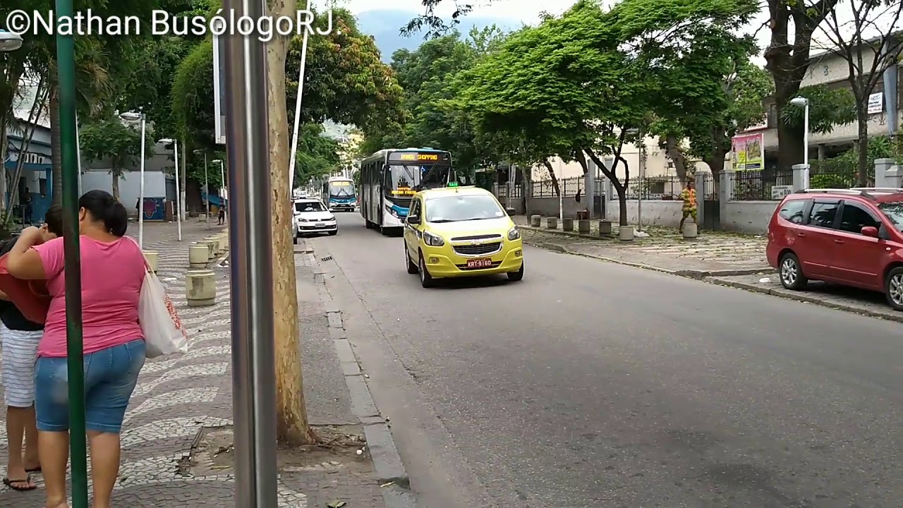 Movimentação de ônibus, em Bangu, na Rua Silva Cardoso. Linhas 864, 432L, 705P, 811, 812, 883A, 855.