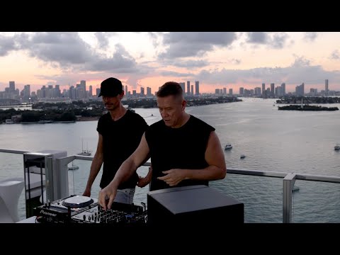 Cosmic Gate - am2pm (live at Miami Open Skies Set)