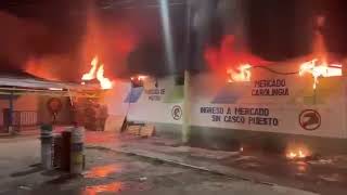 Se incendia el mercado de la Carolingia, zona 6 de Mixco