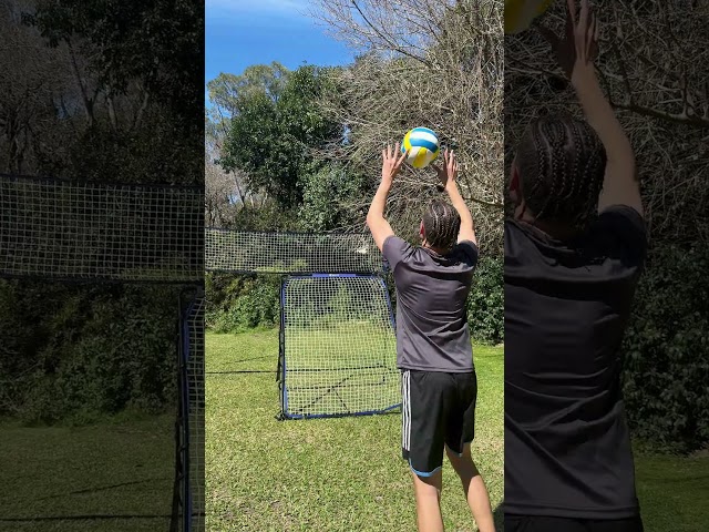 Vídeo relacionado con LIANTRAL Red de Rebote de Voleibol, Equipo de Entrenamiento portátil para fútbol, béisbol, Voleibol, Objetivo de Retroceso Ajustable para Tiro, Pase y Control de Entrenamiento, 120 x 140 cm