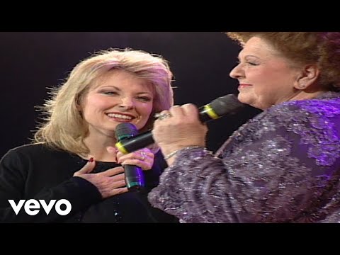 Bill & Gloria Gaither - Friends [Live] ft. Janet Paschal, Vestal Goodman