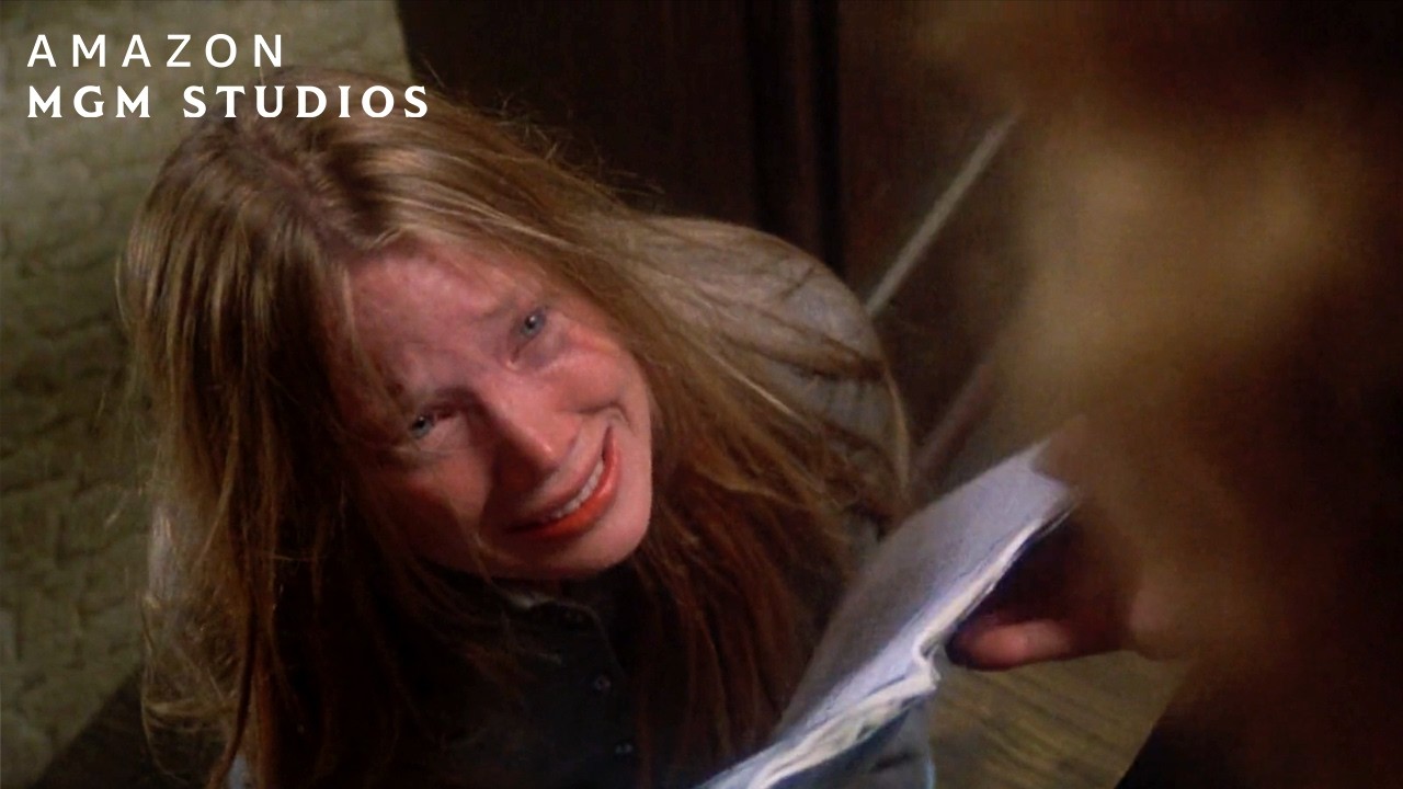 Miniature de la vidéo "You're A Woman Now" du film Carrie au bal du diable