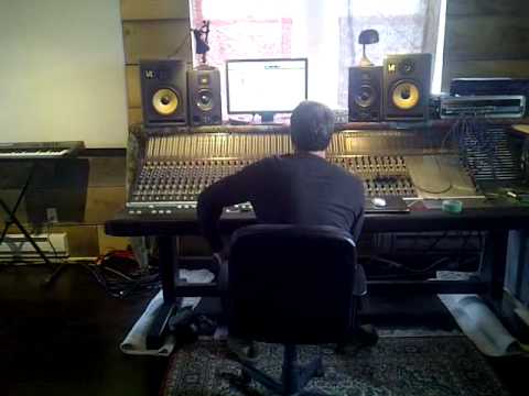 Mixing with Mike Keire at Threshold in Hamilton