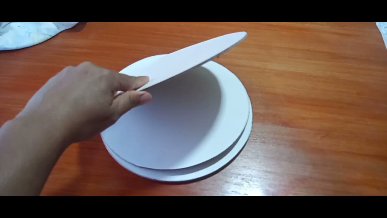 estamos fazendo nossa própria cake board mdf custo de 2 reais e pouquinho😄