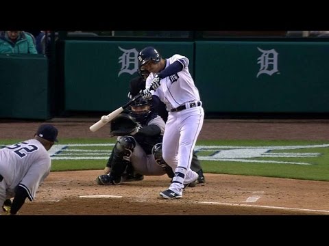 NYY@DET: Iglesias hits sharp liner to center in 3rd