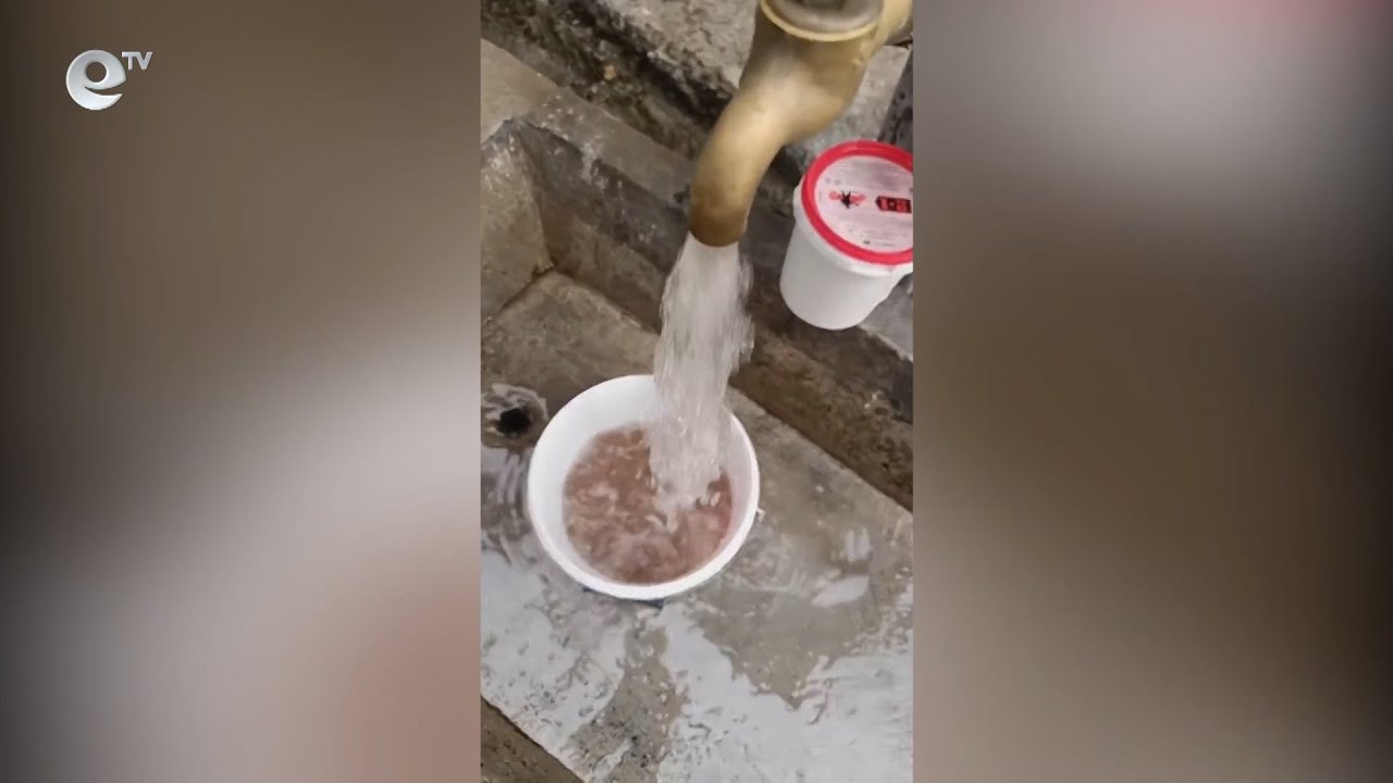 Черна вода тече от чешмите на живущите в района на Сточна гара в Хасково