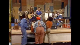 The Doobie Brothers - "Little Darling (I Need You)" - What's Happening!! S2E16 (1978)