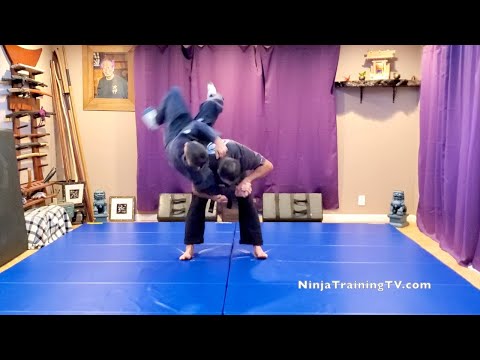 Ketsu Miyako (Choking the Vein) (Squeeze the Pulse), Gyokko Ryu Koshijutsu