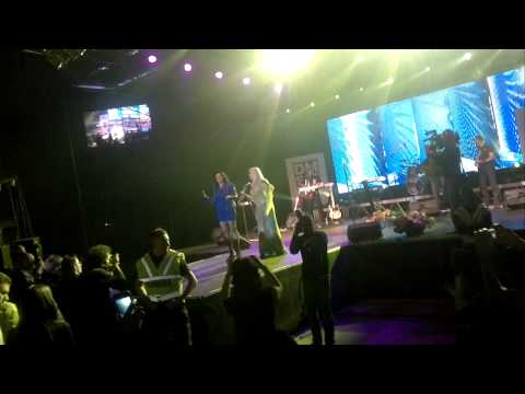 Dragana Mirkovic i Hanka Paldum - Zagrljene by Chavi_JASMIN ARENA ZENICA 07.11.2012
