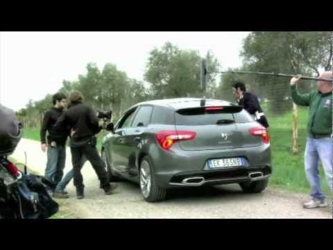 Citroën DS5 sul Set con Claudia Gerini
