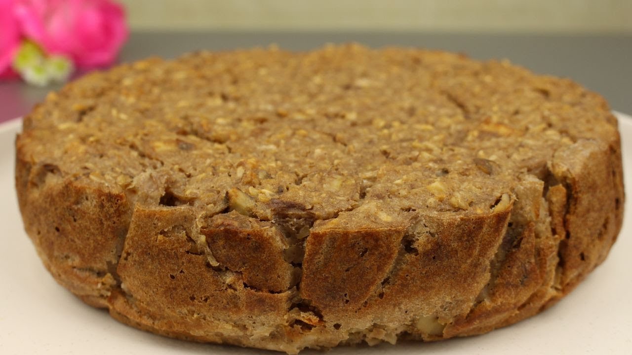 1 cup oatmeal, apple and banana. No sugar! No flour! Healthy recipe.