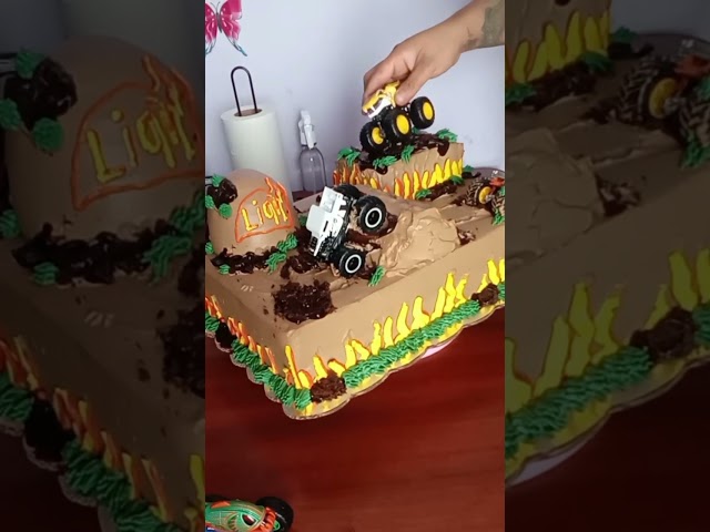 Vídeo relacionado con decoración pastel coches carreras banderines cuadrados tartas infantiles cumpleaños dos velocidades necesito cuatro a toda marcha fiesta rápida uno tres fondos decorativos
