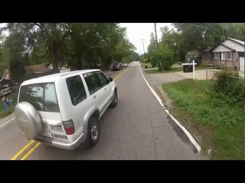 Really bad overtake. Passing cyclist in a very slow and dangerous way...