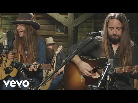 , title : 'Blackberry Smoke - One Horse Town (Official Acoustic Video)