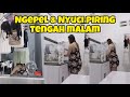 BUNDA SEDANG MENCUCI PIRING TENGAH MALAM
