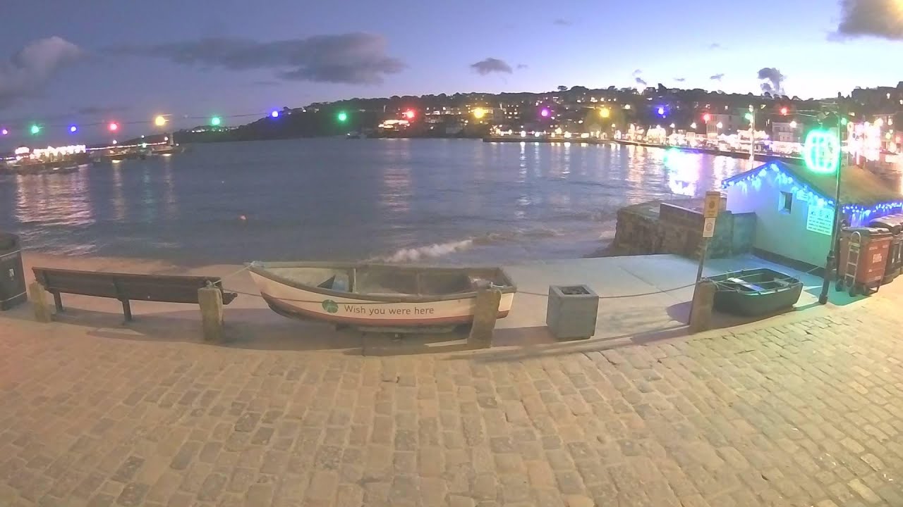 Live webcam view of Puerto de St Ives, playa y pueblo