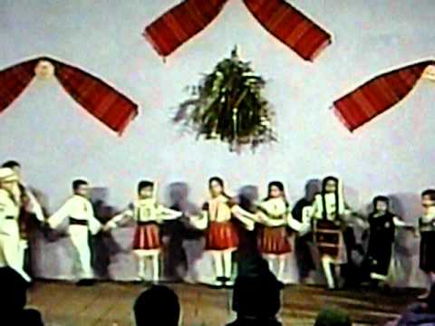 Ansamblul Doina Mischiului - copii intre 4 si 10ani - partea I - Spectacol Craciun Mischii