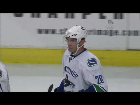 Canucks At Blackhawks - Mikael Samuelsson Goal - 03.05.10 - HD
