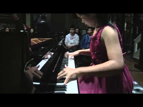 Annie (13) Plays Liszt's "Un Sospiro"