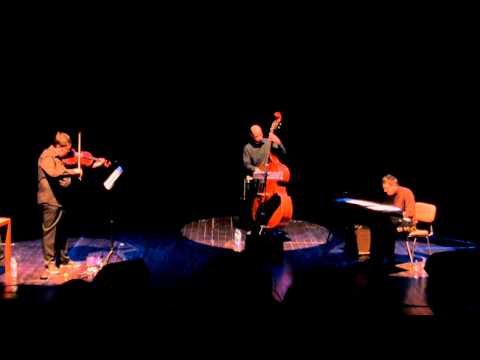 "Tema 3" ao vivo no Teatro da Cerca