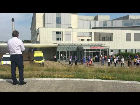 Opera singer Luke Price performs 'Nessun dorma' for staff at Tunbridge Wells Hospital
