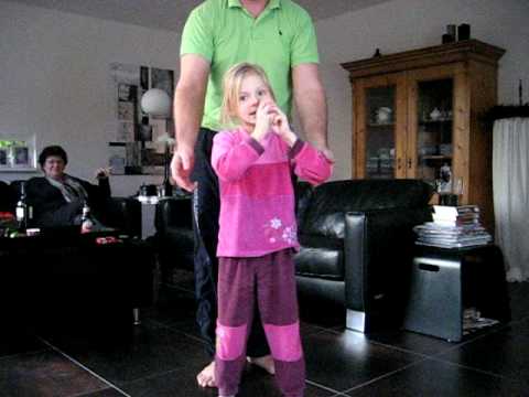 Fleur heeft het Rett Syndrome en zet haar eerste stapjes!!!