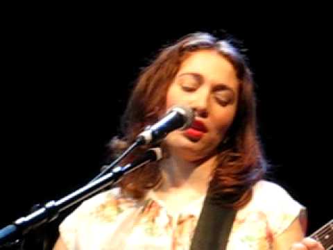 Regina Spektor - Bobbing for Apples (live)